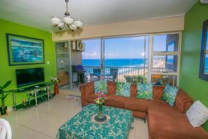 TV a/nebo společenská místnost v ubytování Aqua Soul- Aircon- Braai- 7th Heaven- Pool