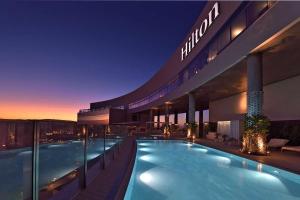 Bazén v ubytování Hilton Tanger City Center Residence nebo v jeho okolí