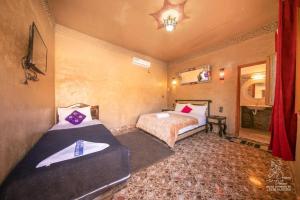 Ένα ή περισσότερα κρεβάτια σε δωμάτιο στο Hotel Dar Sahara