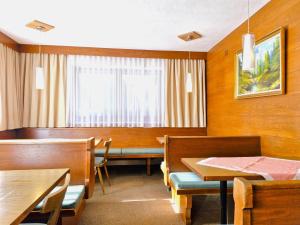 Χώρος καθιστικού στο Holiday Home Waldhof by Interhome