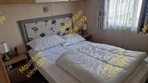 En eller flere senge i et værelse på Mountain view 039