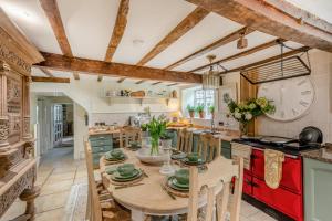 Köök või kööginurk majutusasutuses 5 Bed in Wheathill oc-t30539