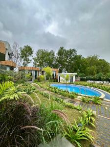 Πισίνα στο ή κοντά στο Layana Farms