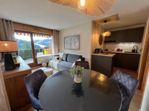 Η κουζίνα ή μικρή κουζίνα στο T2 design et cosy à La Clusaz avec terrasse sud et garage privé - FR-1-459-235