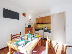 Kuchyň nebo kuchyňský kout v ubytování Apartment Les Aigues Marines-19 by Interhome