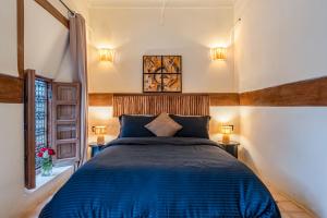 Ένα ή περισσότερα κρεβάτια σε δωμάτιο στο Riad 5 sens