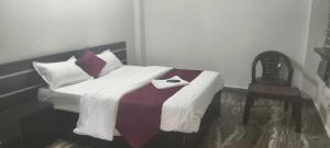 Postel nebo postele na pokoji v ubytování Hotel O Lala Ji