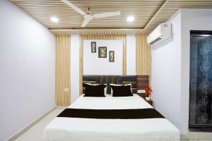 Ένα ή περισσότερα κρεβάτια σε δωμάτιο στο Hotel O Sunshine Classic