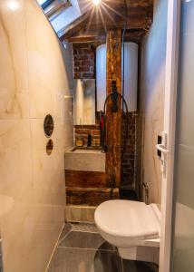 Koupelna v ubytování The Cozy Main Square Rooftop