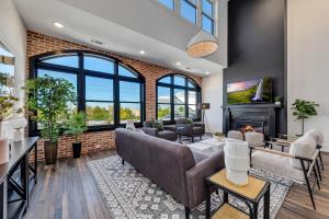 Гостиная зона в Entire Top Floor Penthouse Loft, sleeps 20