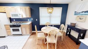 Kuchyň nebo kuchyňský kout v ubytování Club Villas Unit 19C Villa