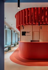a view of a waiting area in a hospital with red chairs at Colegio Mayor Resa La Concepción in Valencia
