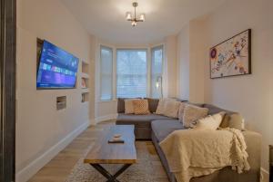 Et tv og/eller underholdning på The Dale - Large 4BR House