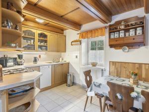 Η κουζίνα ή μικρή κουζίνα στο Holiday Home Polžov by Interhome