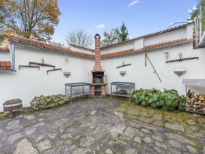 Το κτήριο όπου στεγάζεται  η παραθεριστική κατοικία