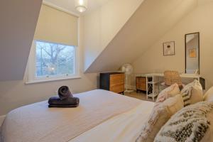 En eller flere senge i et værelse på The Dale - Large 4BR House