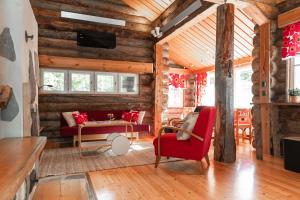 Posezení v ubytování Villa Talvikolo - Spacious 2BR Cabin in Ruka with Private Sauna