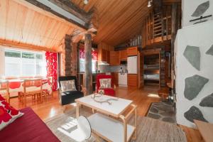 Kuchyň nebo kuchyňský kout v ubytování Villa Talvikolo - Spacious 2BR Cabin in Ruka with Private Sauna