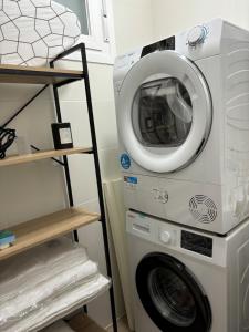 a washer and dryer in a laundry room at Mercedes Park in Montilla
