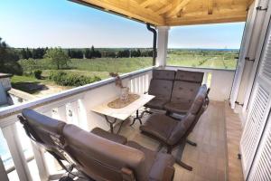 Μπαλκόνι ή βεράντα στο Ferienhaus Mit Beheiztem Pool Und Meerblick