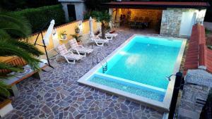 Πισίνα στο ή κοντά στο Ferienhaus Mit Beheiztem Pool Und Meerblick