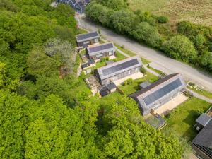 an overhead view of a house in the trees at Rosemary Lodge 2BR with Hot Tub and Sauna near Black Mountain in Garnant