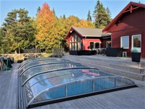a skateboard ramp in front of a red building at Ängshöjd in Sandhem