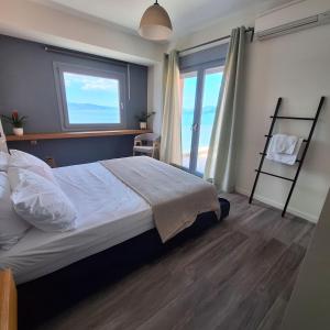 Кровать или кровати в номере Aqua Two Storey House