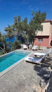 Бассейн в Aqua Two Storey House или поблизости