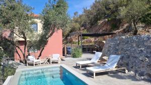 Бассейн в Aqua Two Storey House или поблизости