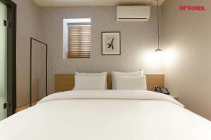 Ένα ή περισσότερα κρεβάτια σε δωμάτιο στο 넘버25호텔 양주송추점