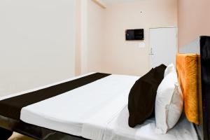 Ένα ή περισσότερα κρεβάτια σε δωμάτιο στο Hotel O SWAIN RESIDENCY