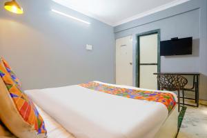 Una televisión o centro de entretenimiento en Via Nebula Grand