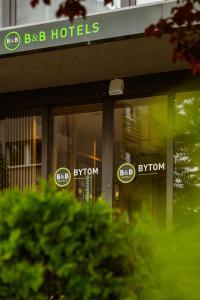 Un certificat, premiu, logo sau alt document afișat la B&B HOTEL Bytom