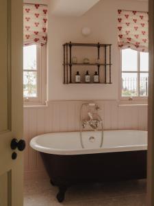 Vannituba majutusasutuses Luxury Landmark Stay in the Cotswolds with terrace