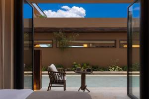 Μπαλκόνι ή βεράντα στο ShanJuanYun Panoramic Sunlit Yulong Snow Mountain Hotel