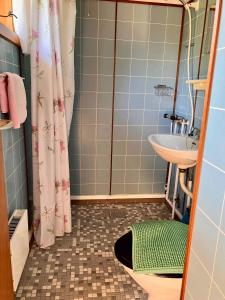 Koupelna v ubytování Cozy Summer House By Høve Strand