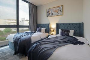 Postel nebo postele na pokoji v ubytování Silk Valley - 4B near Al Hamriyah steps away from Beach