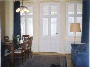 O zonă de relaxare la Strandnahe Ferienwohnung In Gründerzeitvilla