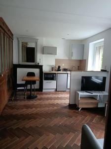 Imagen de la galería de Single-story studio with parking, 