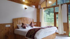 Postel nebo postele na pokoji v ubytování The Garden Of Rose Jibhi