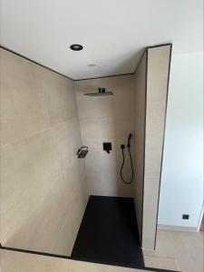 Phòng tắm tại EifelNest +3 ảnh