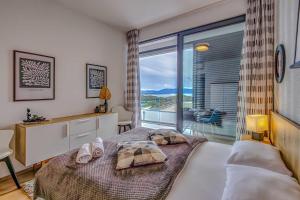 En eller flere senge i et værelse på Apartman Island Beauty 2 + 52 billeder