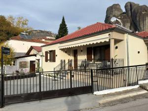 Το κτήριο όπου στεγάζεται  το διαμέρισμα