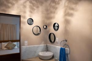 Imagen de la galería de Rusty Blue Belize 3Bd House 8 min to Int'l Airport WiFi, Gated Parking & Hot Wtr, en Ladyville