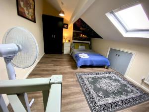 Una cama o camas en una habitación de Beautiful home near Elland Road stadium 5 fotos más