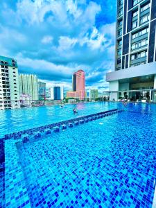 Πισίνα στο ή κοντά στο Chambers Suites By FSB