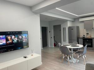 Köök või kööginurk majutusasutuses Noah Apartment Self Check-in Otopeni #2 +18 fotot