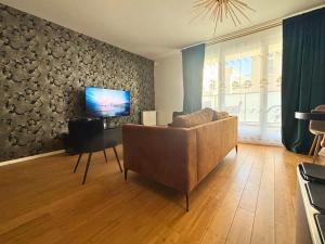 Et tv og/eller underholdning på Bezons Golden - 3 chambres - 3min du Tramway #SirDest + 17 billeder