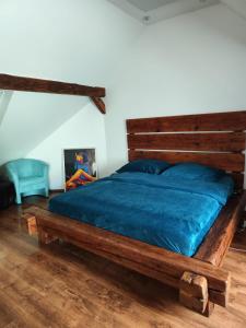 Ένα ή περισσότερα κρεβάτια σε δωμάτιο στο VILLA LUCIA stone house in the center of Modry